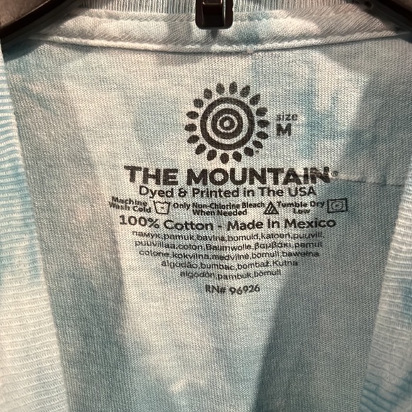 Sloth doing yoga T-shirt - Picture 5 of 6